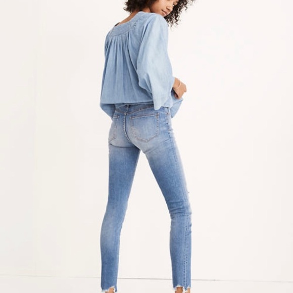 Madewell Petite 9" Mid-Rise Skinny Jeans in Frankie Wash: Torn-Knee Edition - Picture 3 of 10